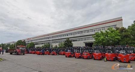 参观安徽合力工厂 数字化转型驱动产业升级